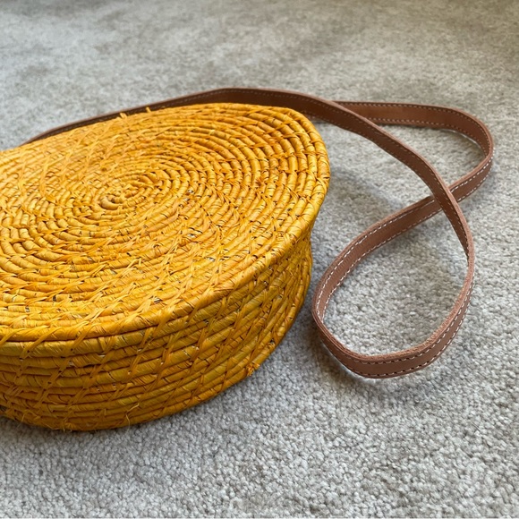 Orange Wickered Circle handbag - Picture 4 of 6